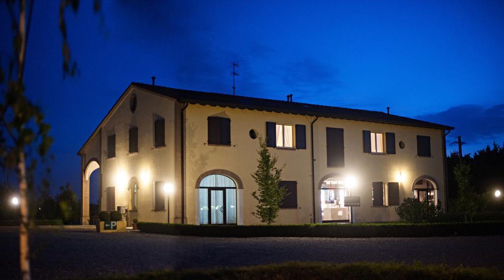 Agriturismo Il Mondo Guest House Парма Екстериор снимка