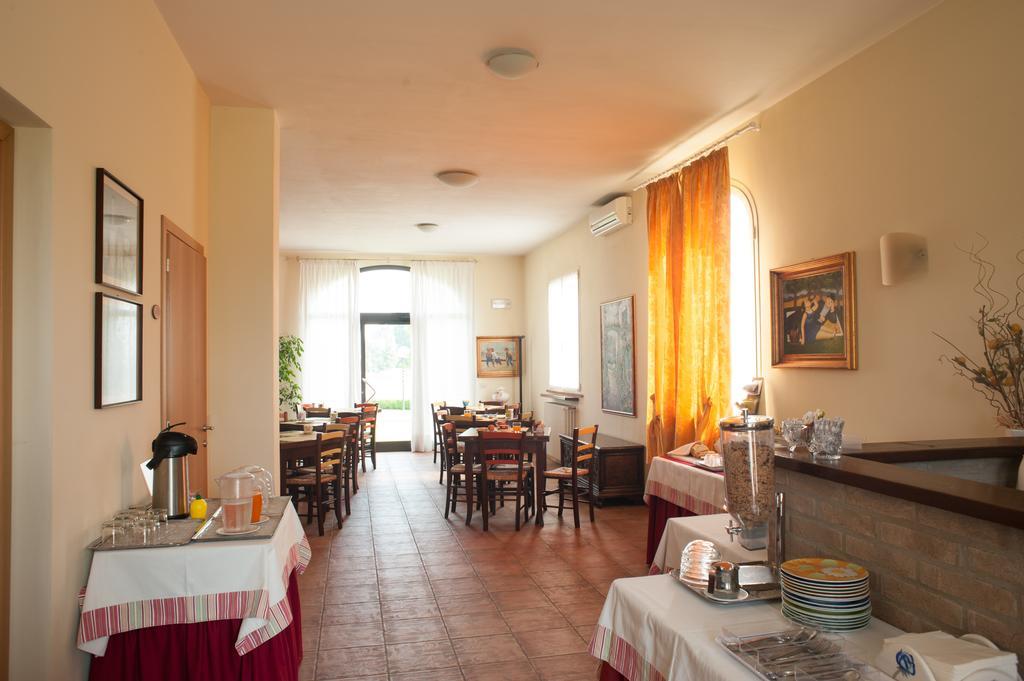 Agriturismo Il Mondo Guest House Парма Екстериор снимка