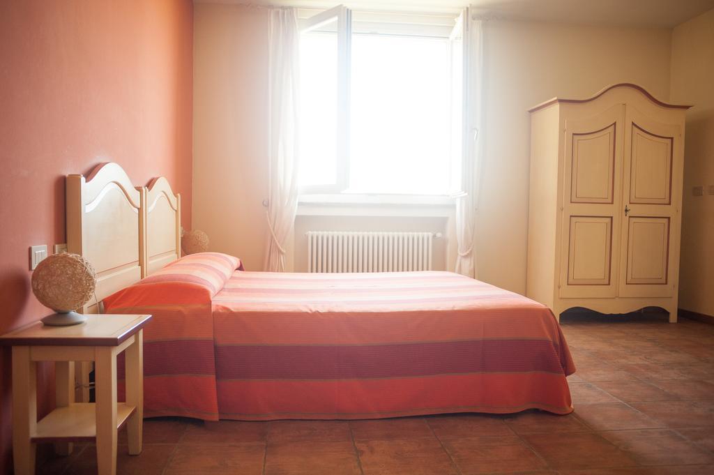 Agriturismo Il Mondo Guest House Парма Стая снимка