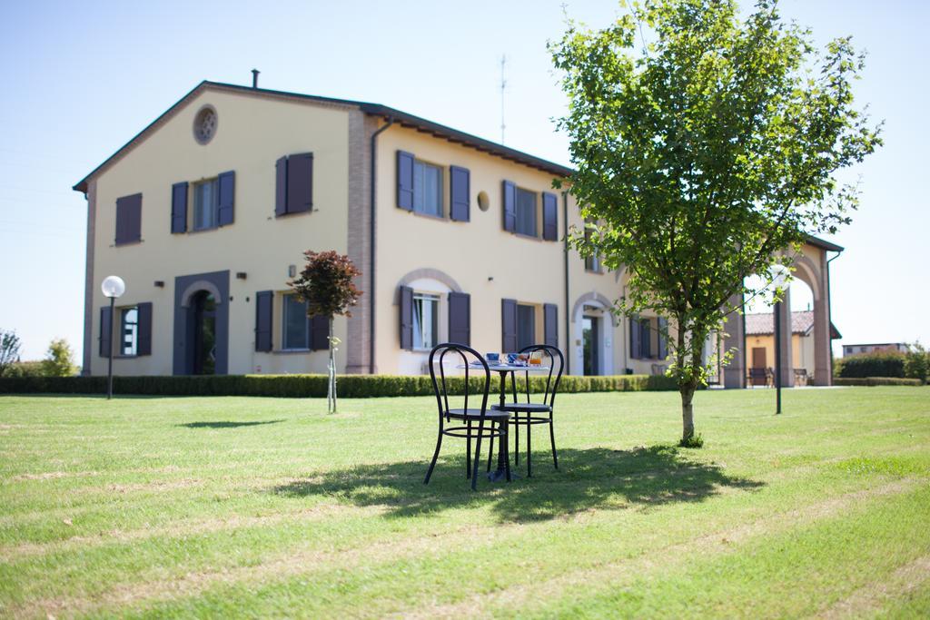 Agriturismo Il Mondo Guest House Парма Екстериор снимка