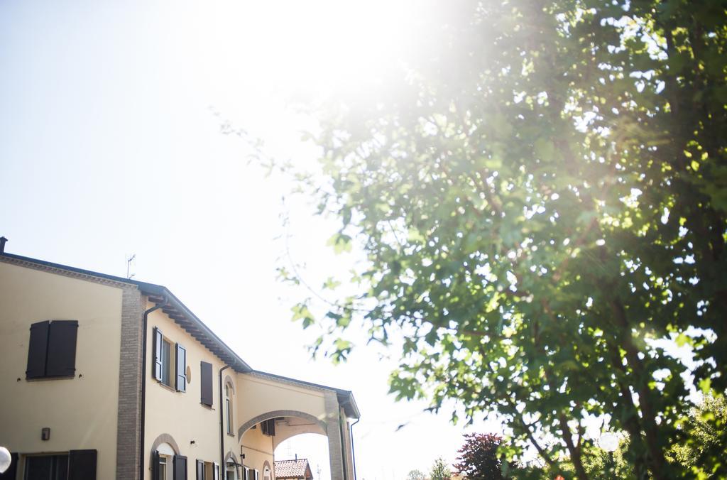 Agriturismo Il Mondo Guest House Парма Екстериор снимка