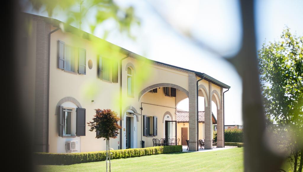 Agriturismo Il Mondo Guest House Парма Екстериор снимка